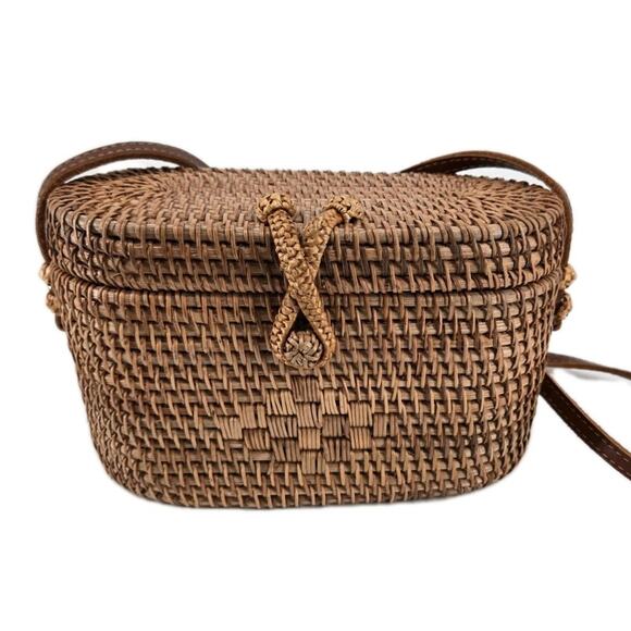 Rattan Woven Oval Basket Flip Top Crossbody Purse Bag - Picture 1 of 12